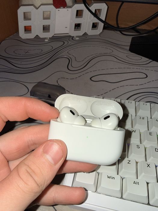 Продам оригинальные Airpods pro 2