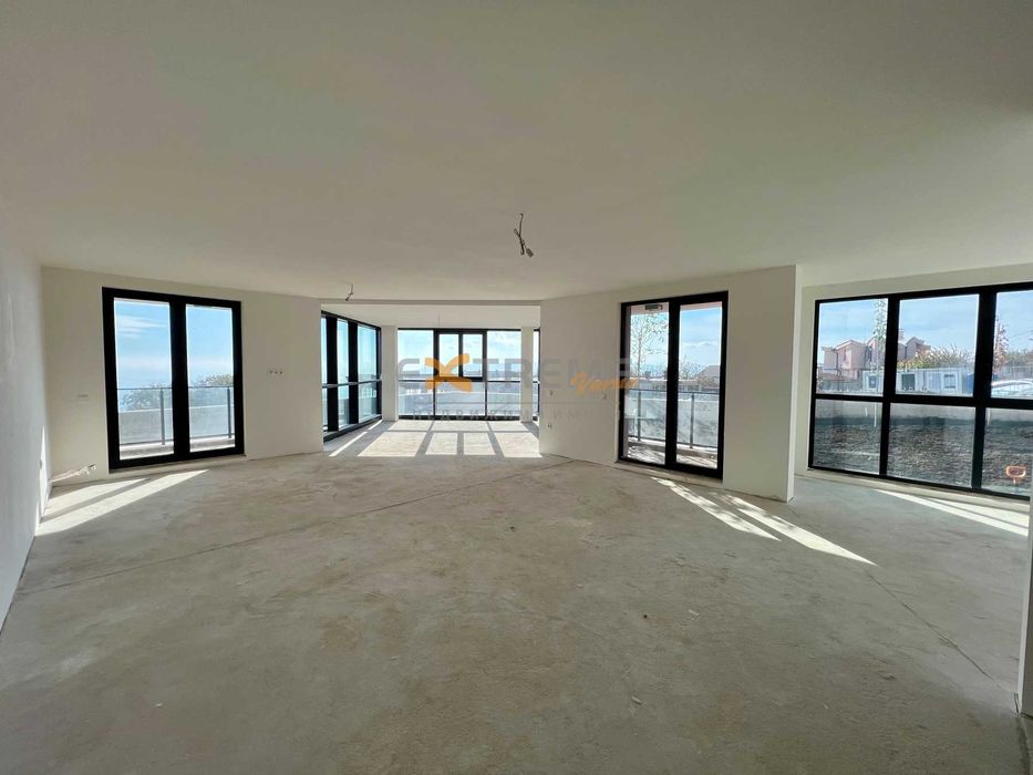 Просторен и светъл четиристаен апартамент