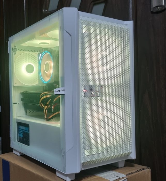 Unitate PC Gaming: Ryzen 7 3700x/32GB RAM/GTX 1080 8GB/SSD 256/1TB/RGB