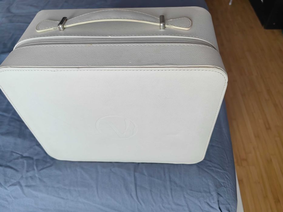 Фотоепилатор BRAUN Venus Naked Skin