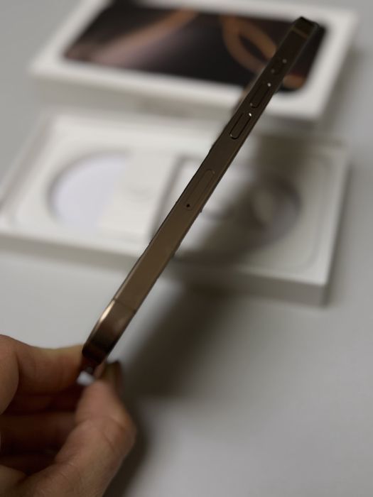 IPhone 16 pro с гаранция