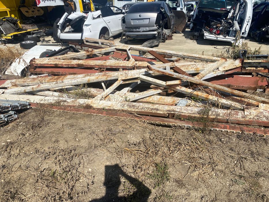 Продавам конструкция от метално хале, 1.20 лв на кг.