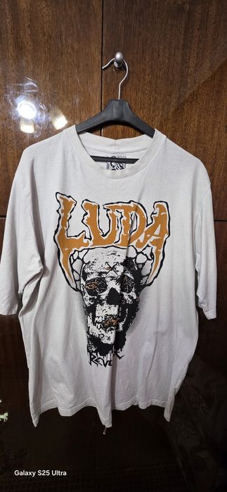 Продавам тениски Luda