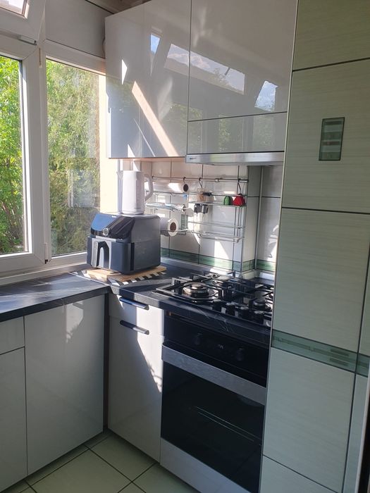 Vând apartament cu 3 camere decomandat Valea Roșie