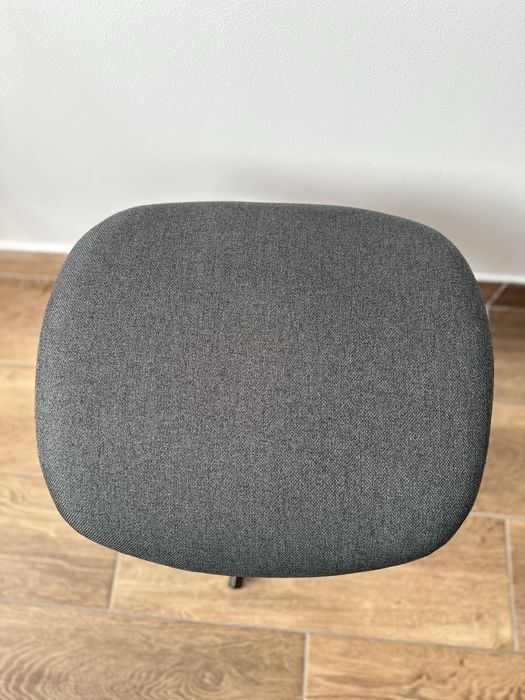 Taburet/Scaun NOU, cadrul din oțel si șezut placaj și spumă. 200 Kg