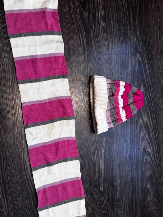 Caciula și fular pt 4/6 ani nou la 25 lei