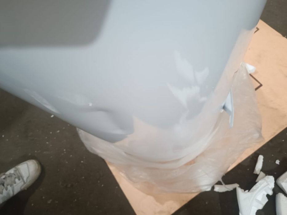 продам горизонтальный водонагреватель Ariston