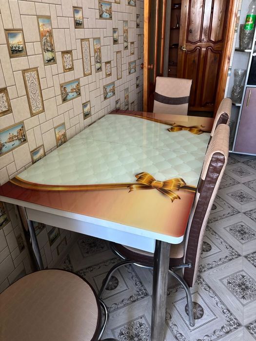 Продам кухонный  стол, 6 стульев