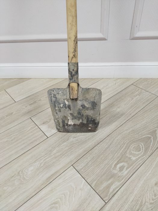 Срочно продам лопату.