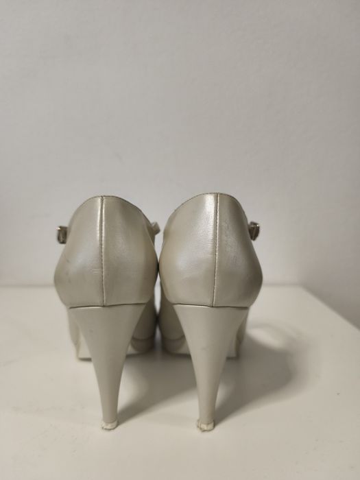 Pantofi eleganți de piele foarte comozi