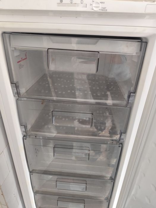 Vând congelator arctic 6 sertare