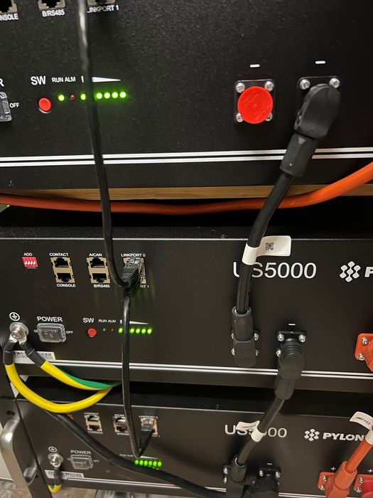 Нови Соларни батерии Продавам 3 броя нови Соларни батерии PYLONTECH Rechargeable Li-ion low voltage battery US5000, 48V LFP
