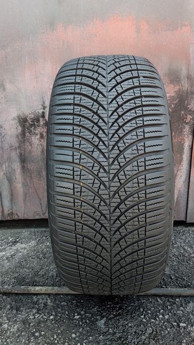 1брой всесезонна гума 225/50/17 GoodYear Vector 4 Season