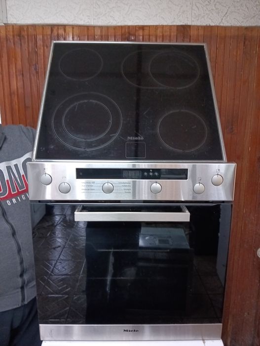 Иноксова печка за вграждане Миеле Miele  PIROLISE с 2 години гаранция!