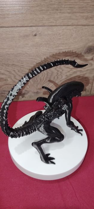 Чужой (фигурка).