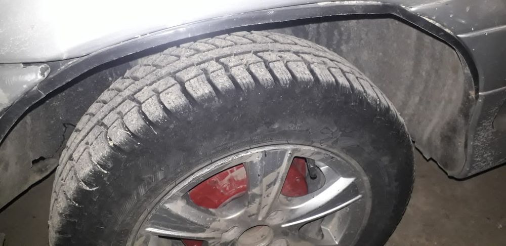 Лада 2115 седан серебристый