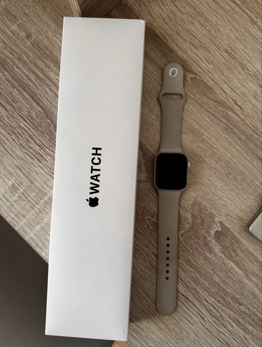 Продам Apple Watch SE 2 (2022), 40 мм, Starlight