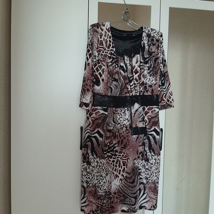 Продам женские платья