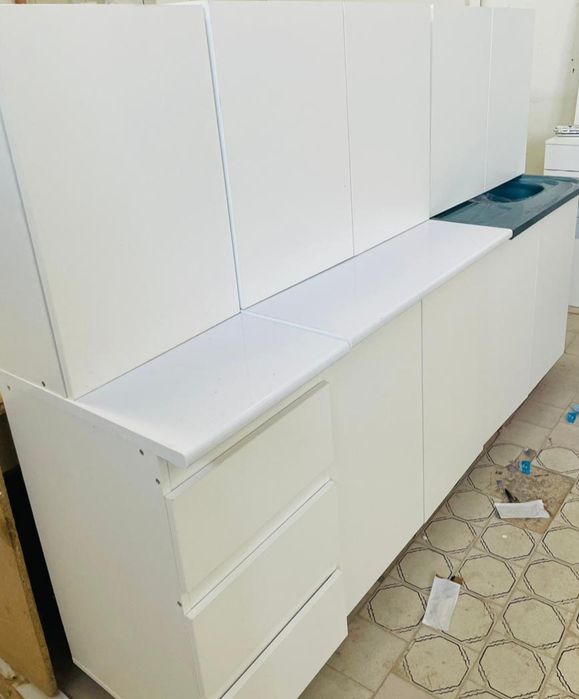 Продам кухонный гарнитур Азия бренд ширина 200 см,  высота 220 см