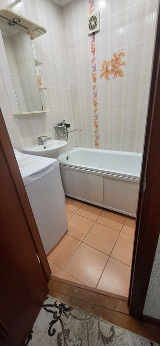 Сдам  трехкомнатную квартиру в центре