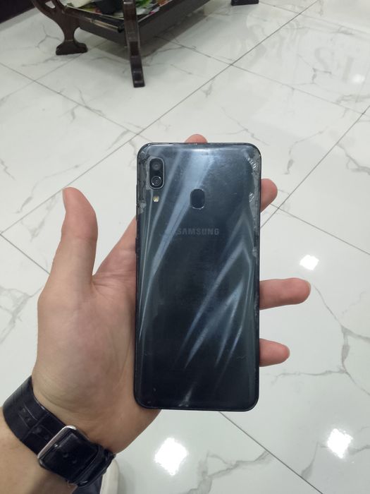 Samsung a30 sotiladi