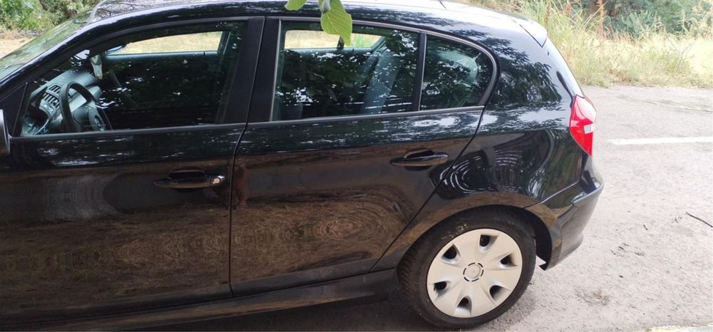 Vand BMW 116i an 2007 culoare negru