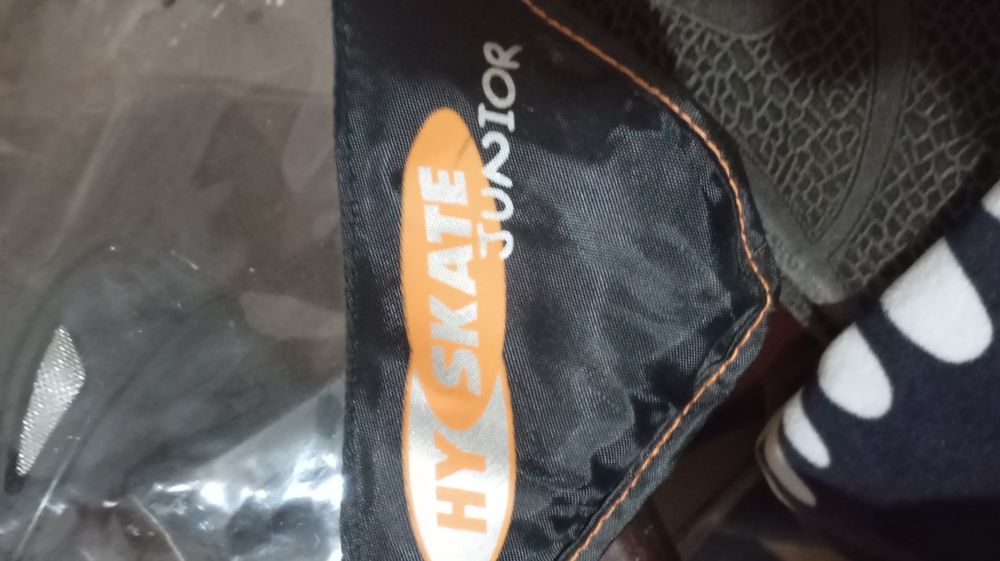 Продам коньки новые