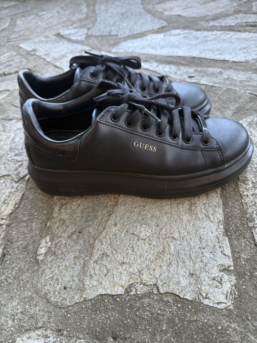 Черни обувки Guess