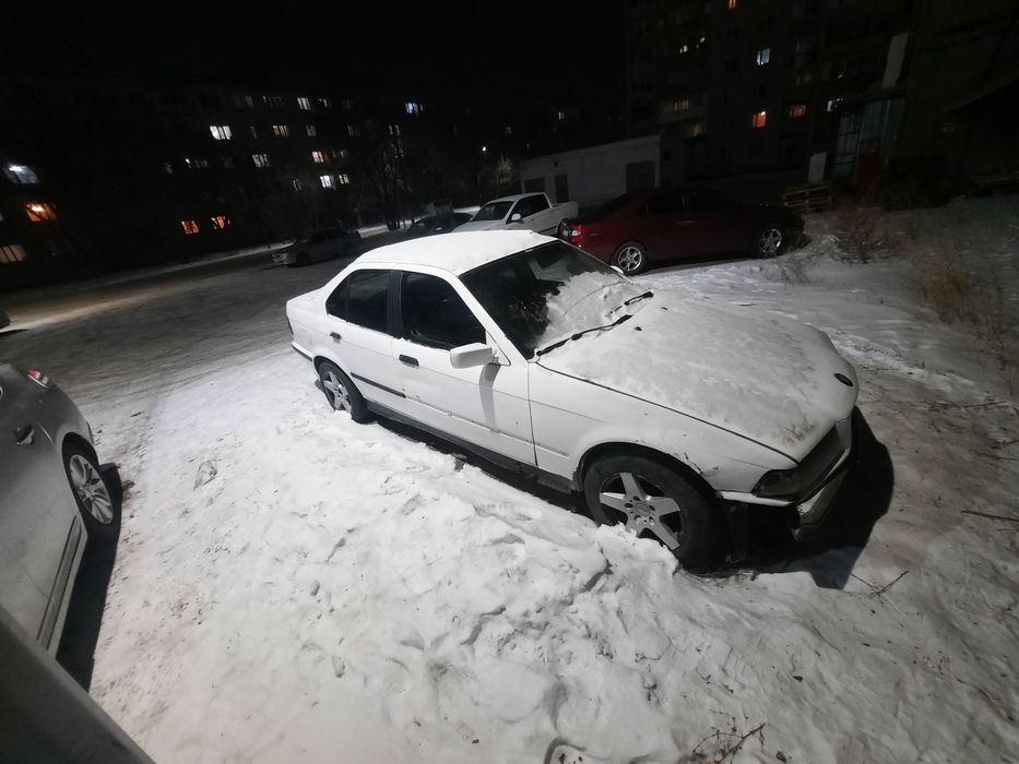 Продам машину BMW 318