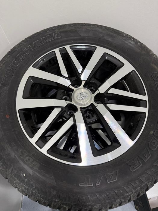 Продам диски с шинами от Toyota Prado