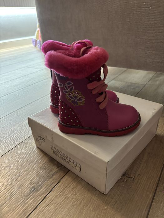 Новые детские сапоги