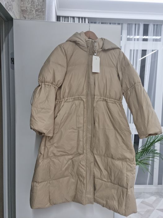 Пуховик бежевый длинный