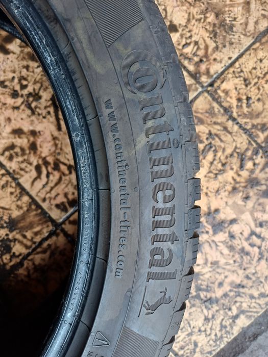 Vand 4 anvelope de iarna 235 45 r18 CONTINENTAL aproape noi