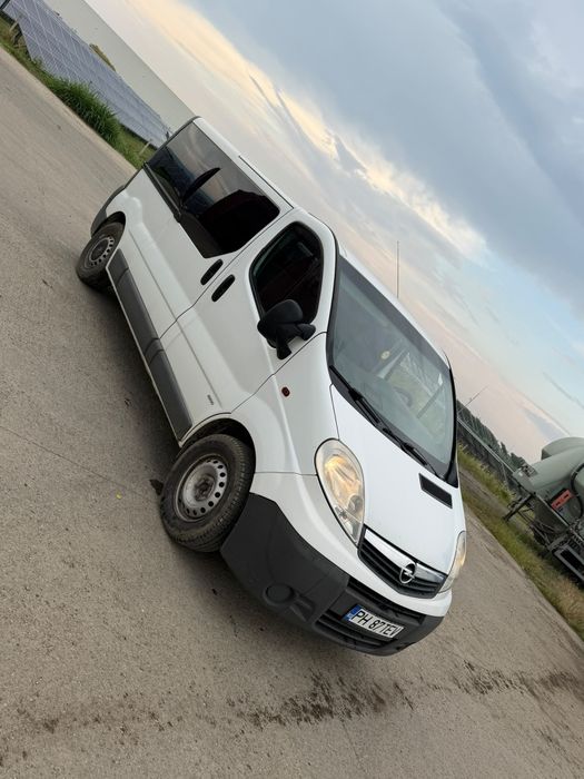 Vând Opel vivaro 2.0tdi 2012 lucuri8+1