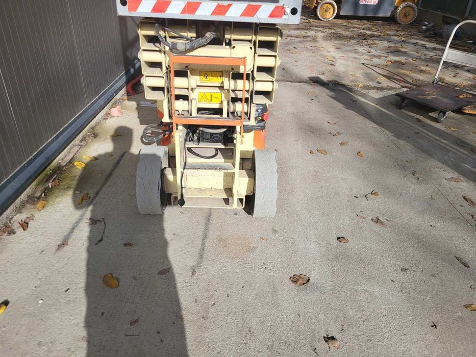 Ножична вишка 10м JLG 2630 es