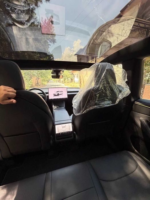 Tesla Model Y Juniper RWD PREMIUM | 02.2026  | Atigi 2,500 km