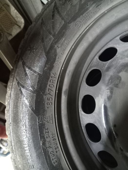 Продам резину с дисками  на 14. 185/70