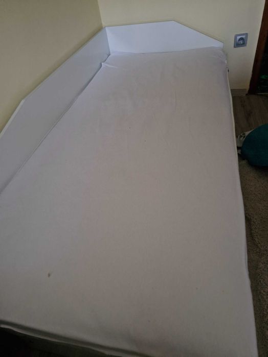 Чисто ново легло тип приста