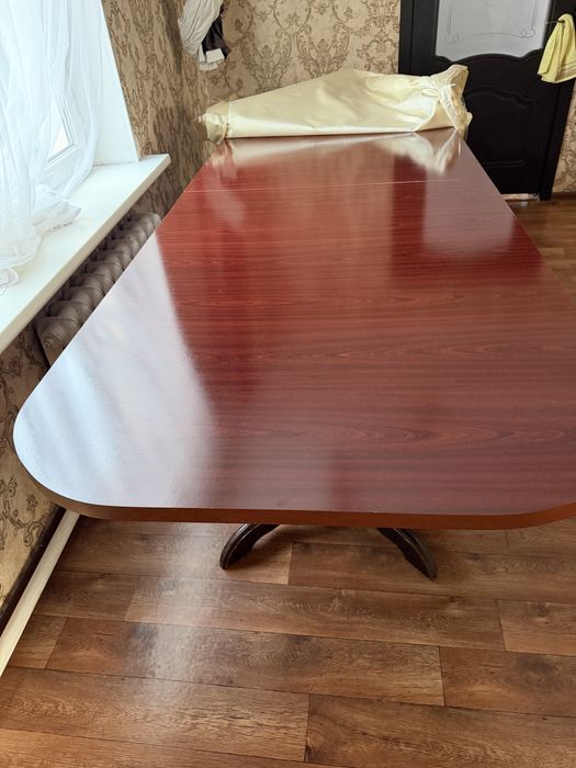 Стол и 12 стульев