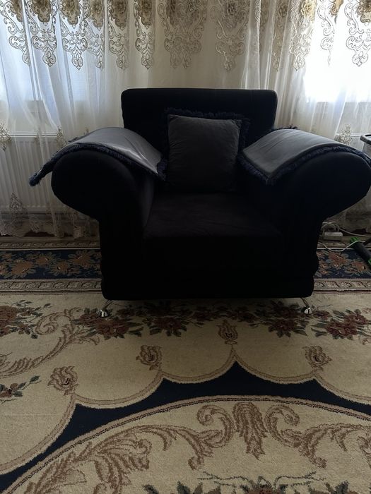 Продается мягкая мебель для гостиной. Диваны и кресла.