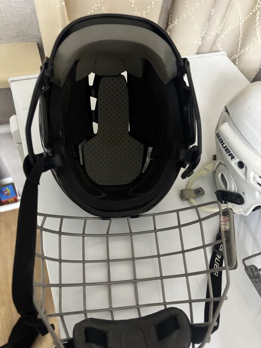 Продам шлем хоккейный