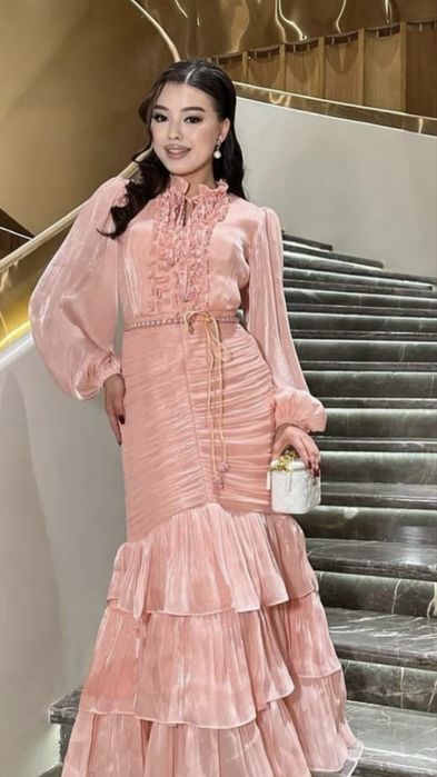 Вечерный платья розовый