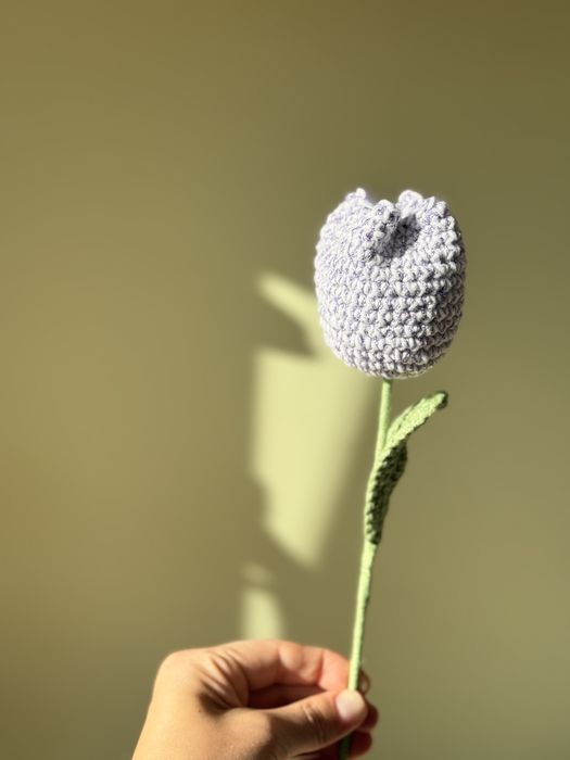 Букет от плетени цветя, подарък за празник