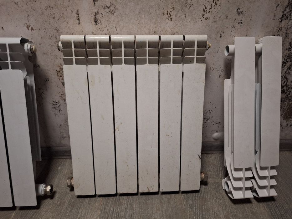 Радиатор отопления алюминиевый.
