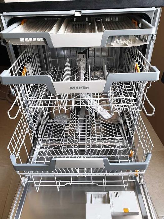 XXL Съдомиялна Miele - Auto Open - 14 Комплекта - Частично Вграждане