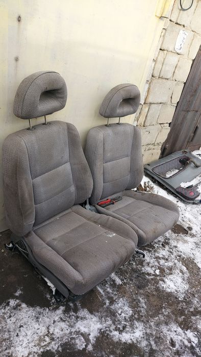 Продам пара сиденей мазда