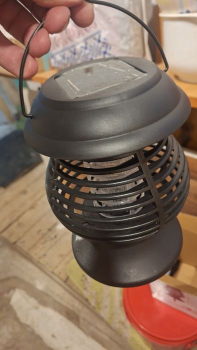 Lampa solara anti țânțari