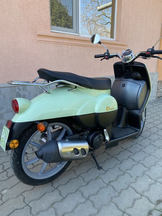 Moto  RETRO SCUTER benelli 9000 km impecabil