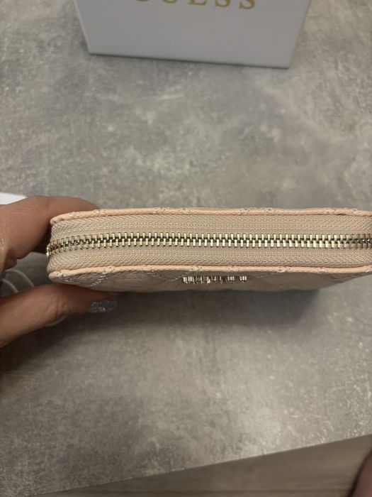 Оригинален портфейл на Guess