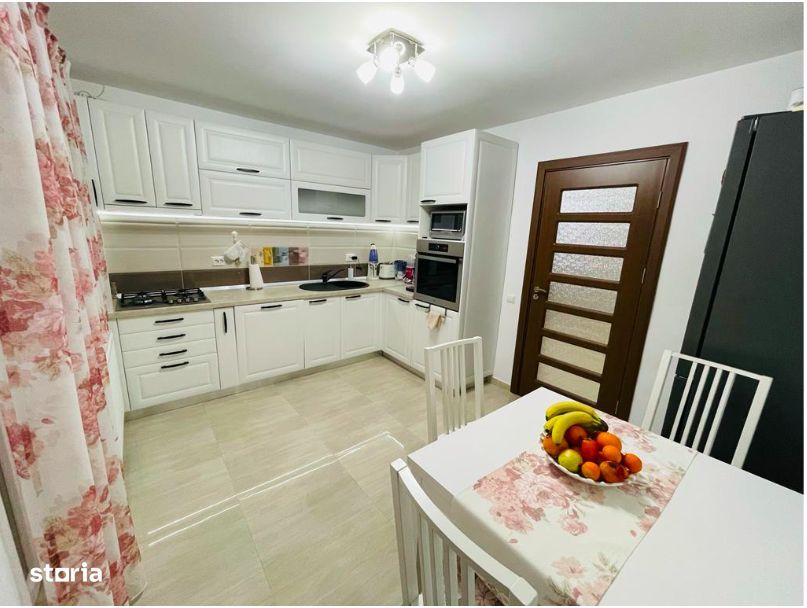 Apartament de Vănzare, 3 Camere, 81mp, 2 Parcari, Zona Selimbar.